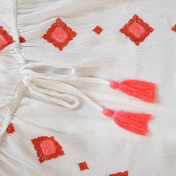 NWT New Embroidered Geometric Romper - Picture 8 of 12